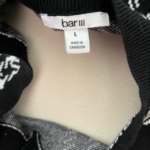 Cropped Black and White Sweater (Lightweight) - Picture 3 of 3